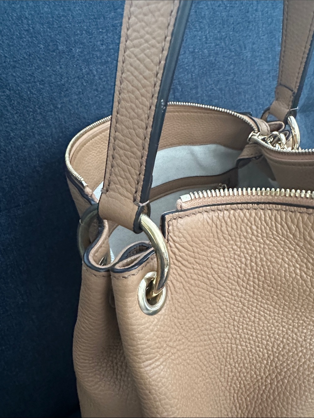 Gucci Interlocking G Soho Leather Hobo with Tassel and strap - like new - Picture 9 of 16
